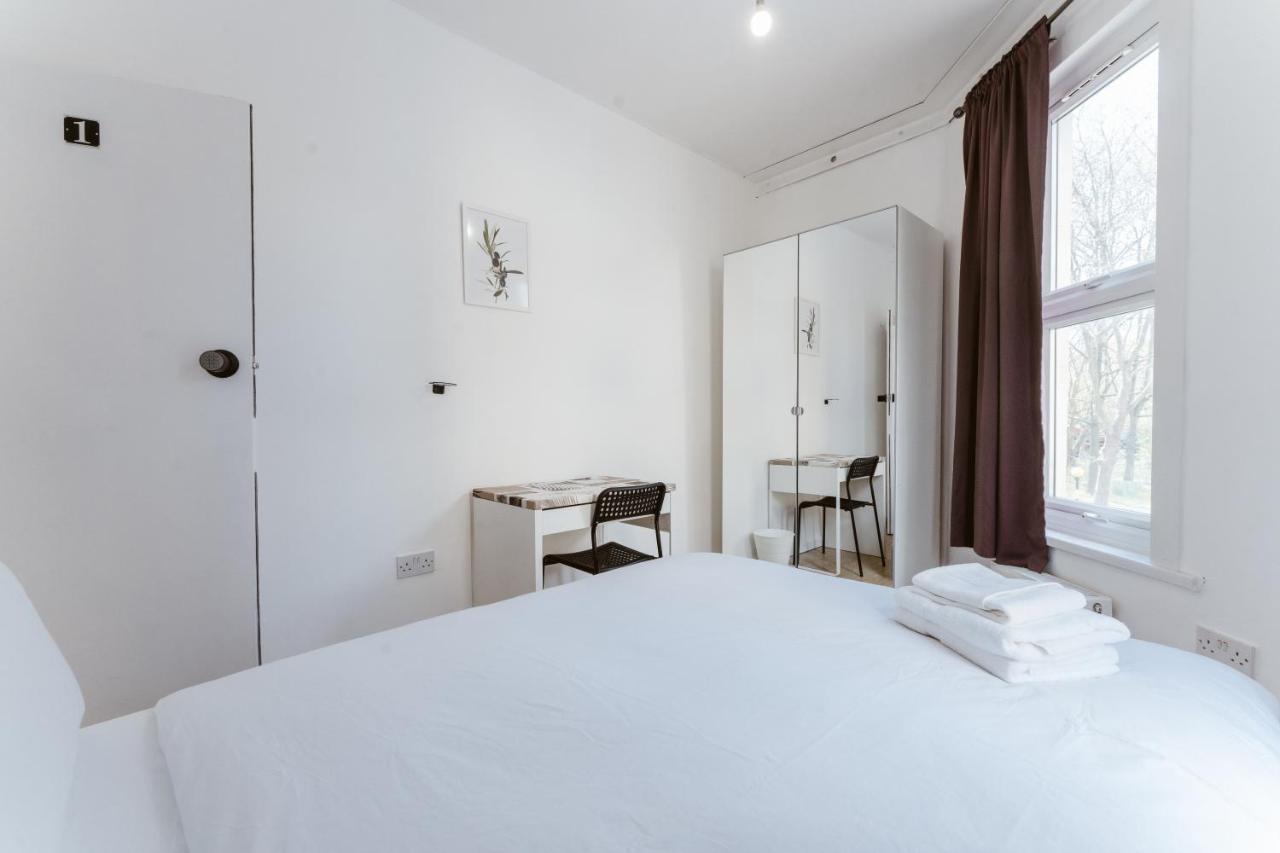 Mile End Double Rooms 27 Guest House London Exteriör bild