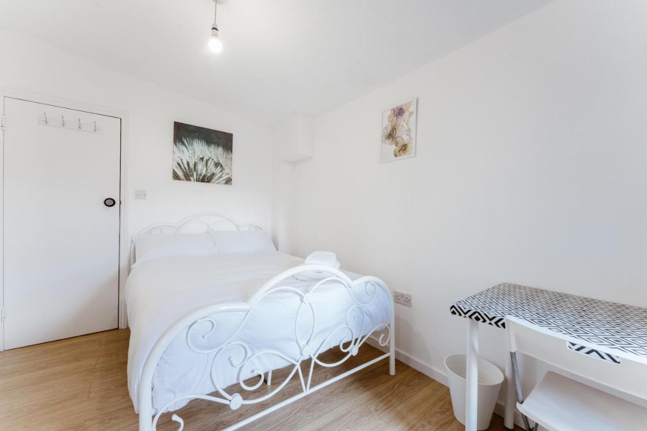 Mile End Double Rooms 27 Guest House London Exteriör bild