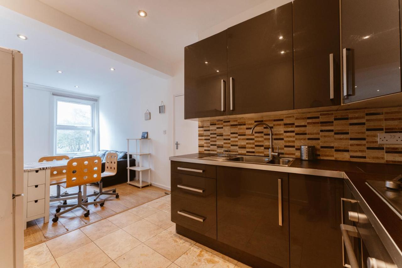 Mile End Double Rooms 27 Guest House London Exteriör bild