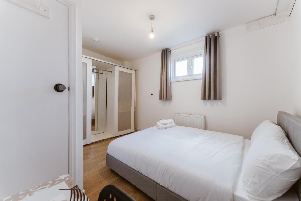 Mile End Double Rooms 27 Guest House London Exteriör bild